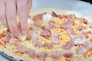 Pizza con morro de cerdo paso 3