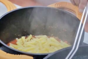 Macarrones con la salsa de Javier Romero paso 4