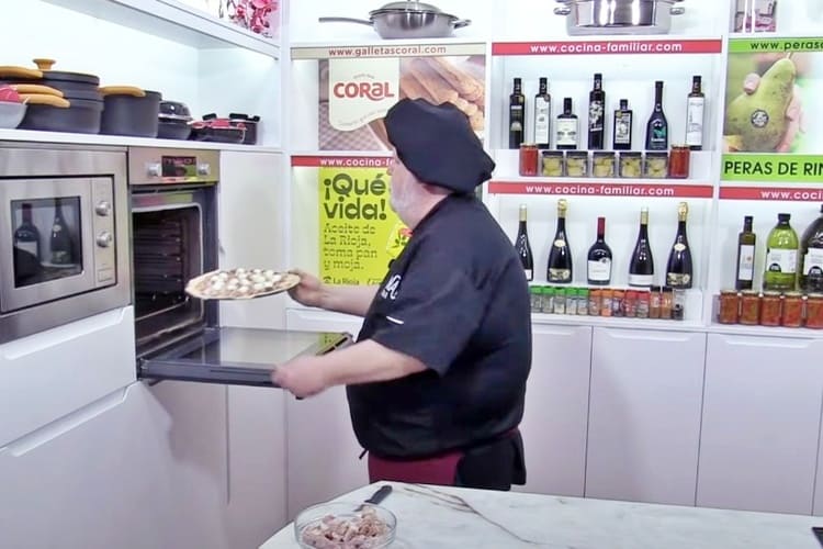 Pizza con morro de cerdo paso 4