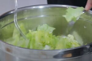 ensalada de langostinos con cítricos, paso 4