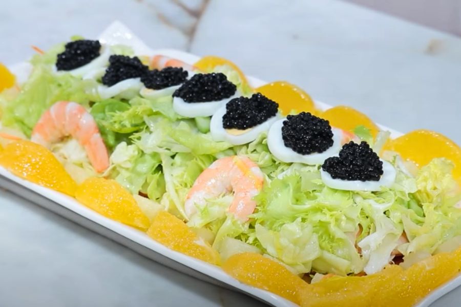 Ensalada de langostinos con cítricos, una receta de Javier Romero refrescante y sabrosa. Una verdadera explosión de sabor en la boca