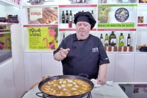 Caldereta de rape en paella paso final