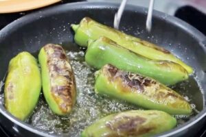 Tarta de tortilla de patata y jamón serrano paso 1