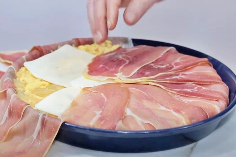 Tarta de tortilla de patata y jamón serrano paso 8