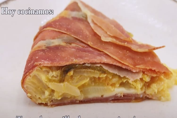 Tarta de tortilla de patata y jamón serrano paso final