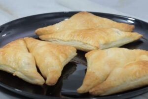 pañuelos de hojaldre rellenos de manzana paso final