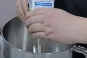 queso crema con almendras paso 1