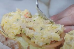 sándwich vegetal de ensaladilla rusa paso 4