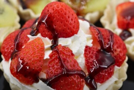 tartaletas de nata y fresas portada