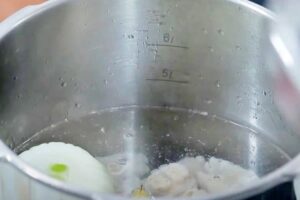 Manitas de cordero con tomate paso 2