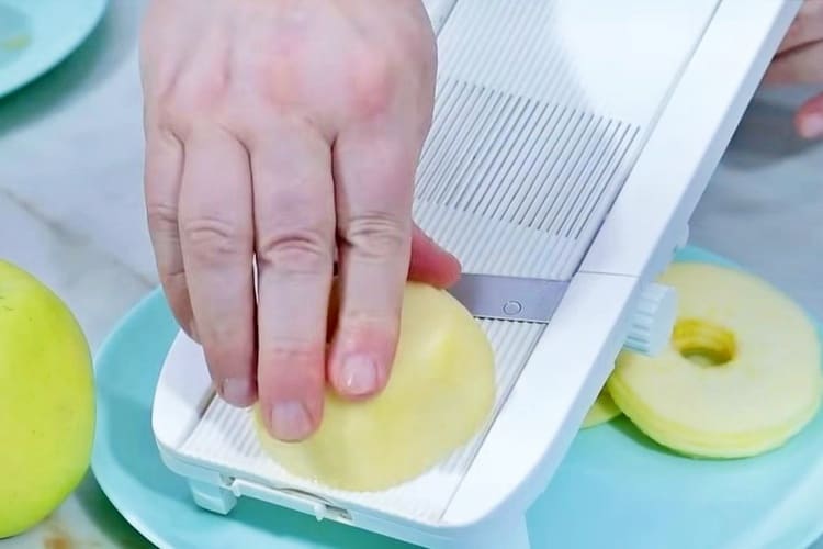 Tarta de manzana con hojaldre y crema paso 2