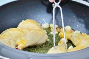 pollo al ajillo paso 3