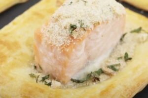 pastel de hojaldre y salmón paso final