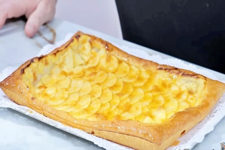 Tarta de manzana con hojaldre y crema paso final