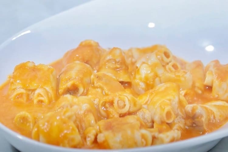 Manitas de cordero con tomate principal