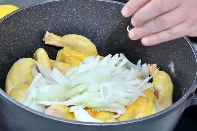 Cómo cocinar coqueletes o picantones paso 2