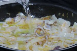 calamares encebollados paso 3