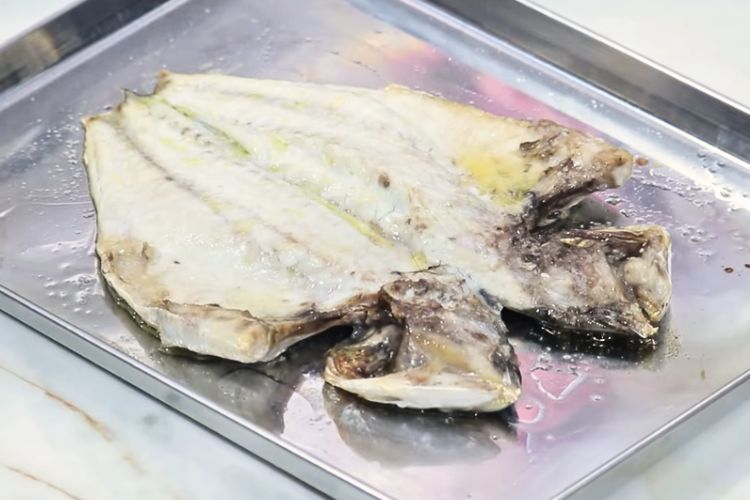 dorada a la espalda en salsa verde paso 2