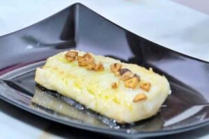 Bacalao con refrito de ajo, paso final