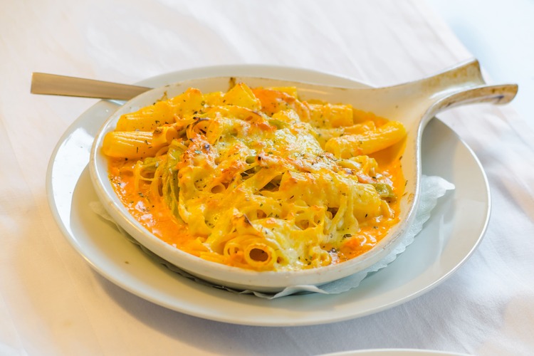 Pasta con crema de pimiento asado principal