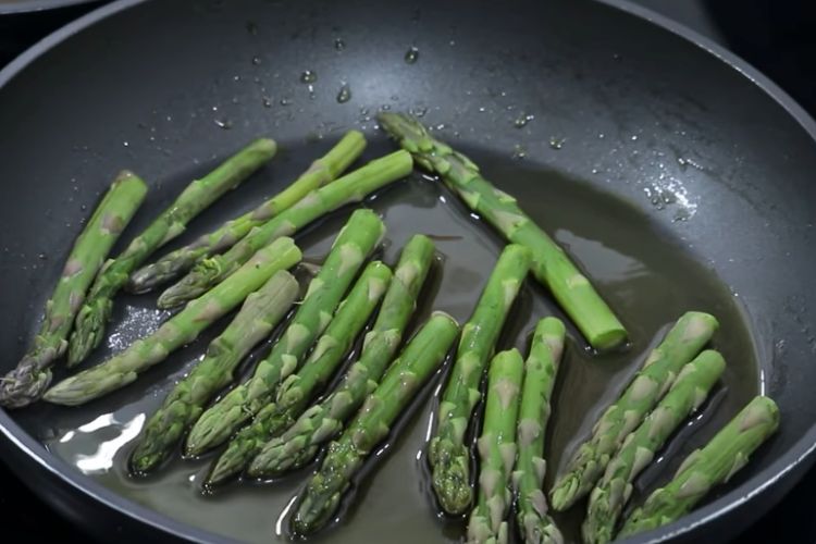 pixín con espárragos trigueros paso 2