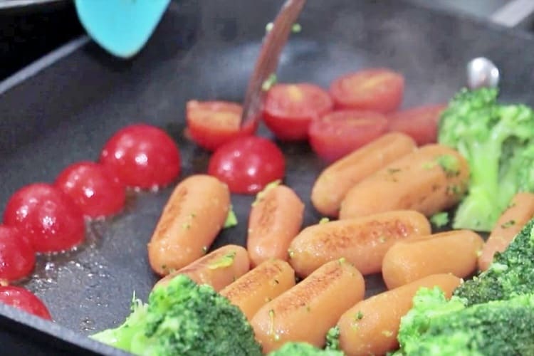 Lubina a la plancha con verduras crudité paso 3