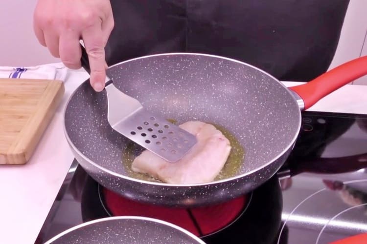 Lubina a la gallega con parmentier de anchoas paso 4