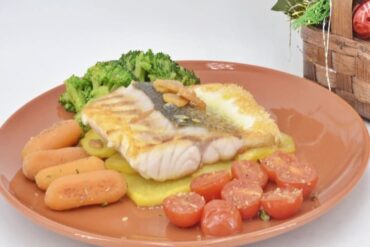 lubina a la plancha con verduras crudité principal