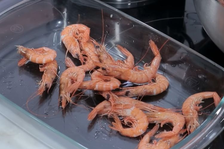 ensaladilla de pulpo y gambas paso 1