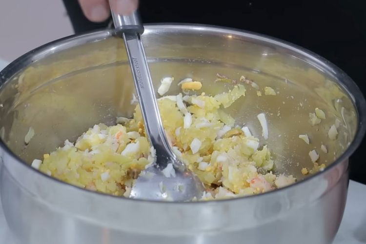 ensaladilla de pulpo y gambas paso 2