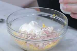 huevos rellenos variados paso 3