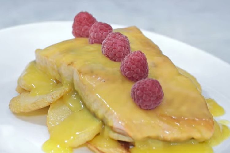 salmón con salsa de naranja paso final