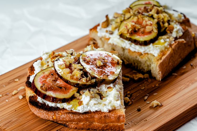 tostas con ricotta