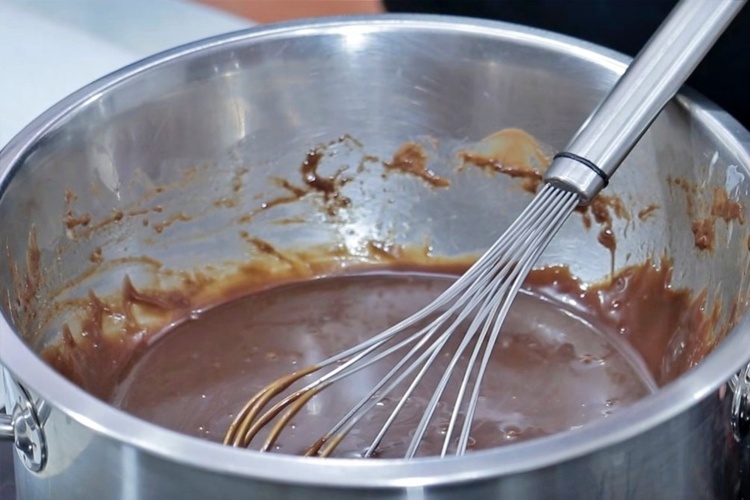 Brazo de gitano relleno de chocolate paso 1