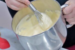 Brazo de gitano relleno de chocolate paso 2