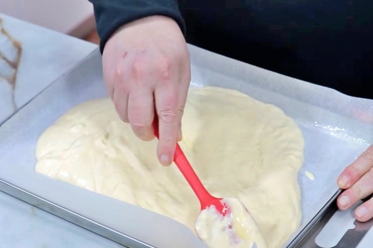 Brazo de gitano relleno de chocolate paso 3