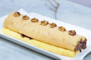 Brazo de gitano relleno de chocolate paso final