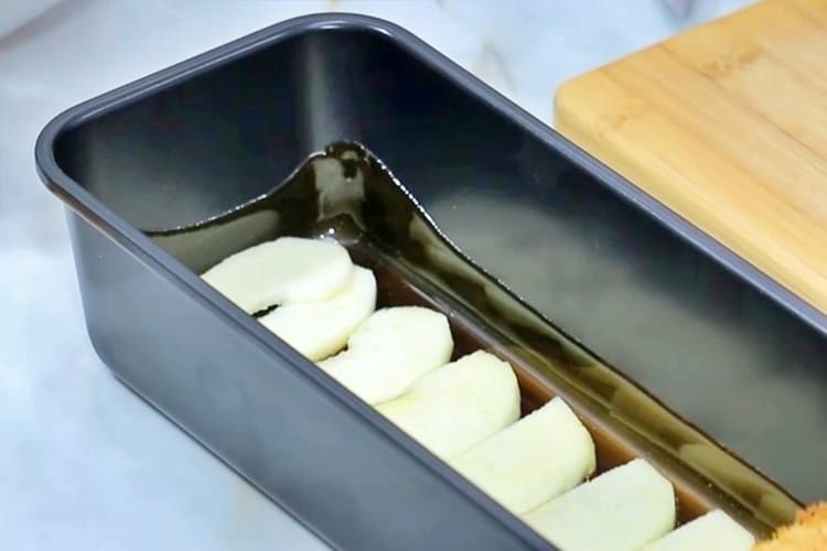 Pudin de sobaos con manzana casero paso 2