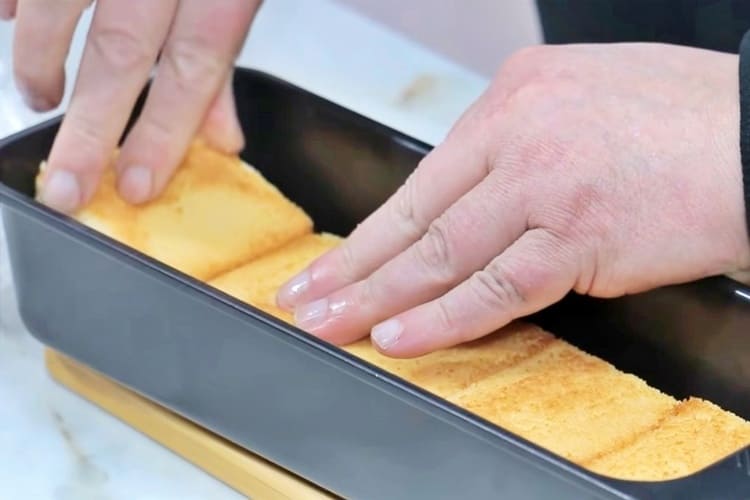 Pudin de sobaos con manzana casero paso 3