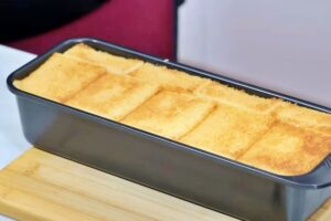 Pudin de sobaos con manzana casero paso 4